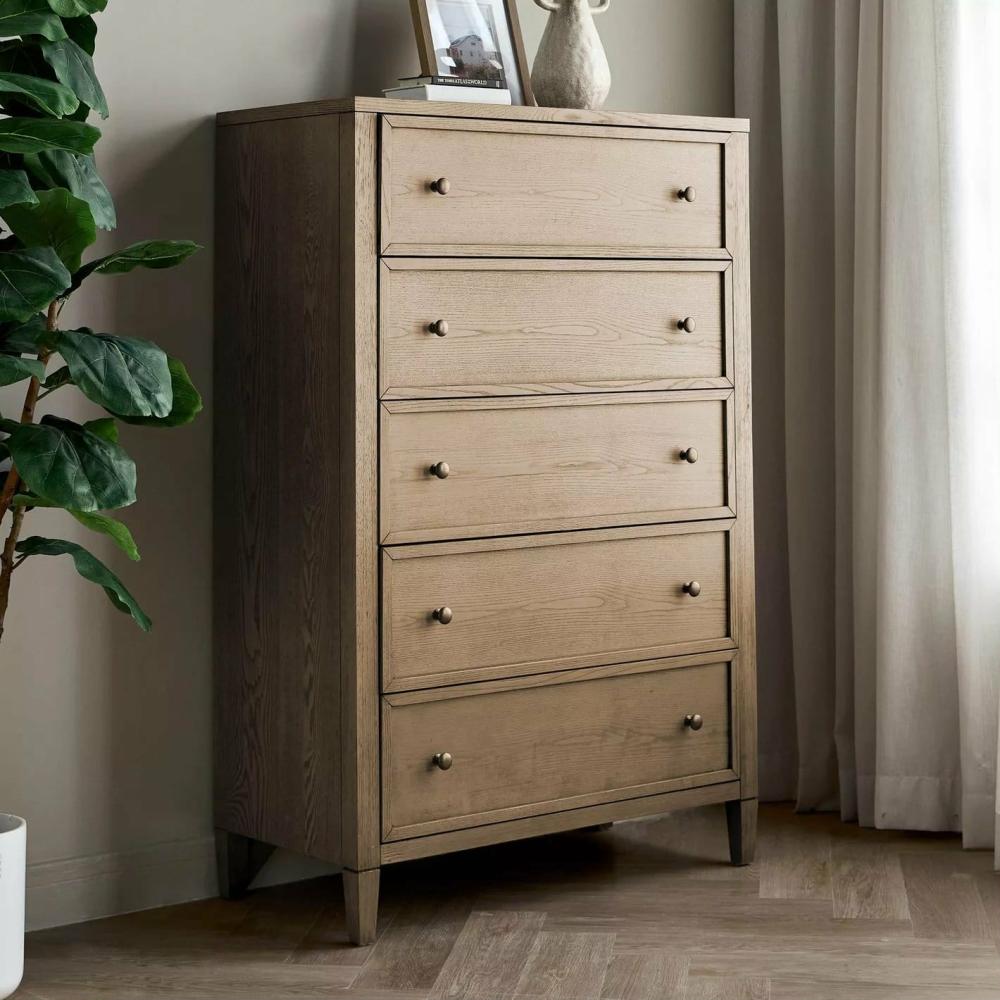 კომოდი Leo